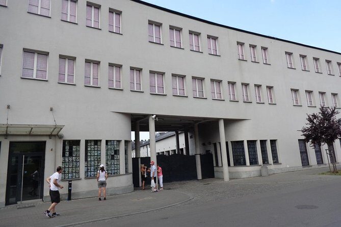 Krakow: Skip-the-line Oskar Schindler’s Museum Private Tour - The rhythm of a private tour (and why it helps in a small museum)