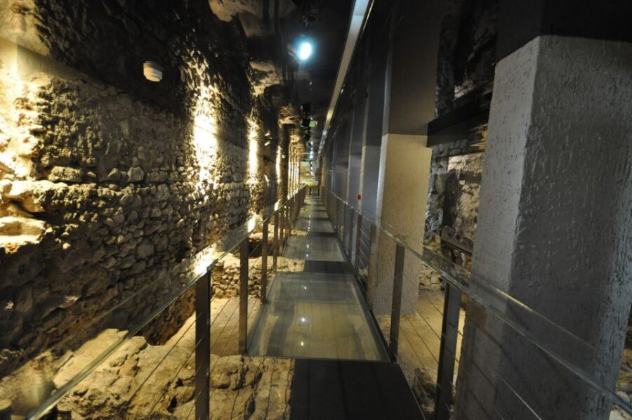 Krakow: Skip the Line Underground Museum and Old Town - Underground Museum Under Market Square: What You’ll Actually See
