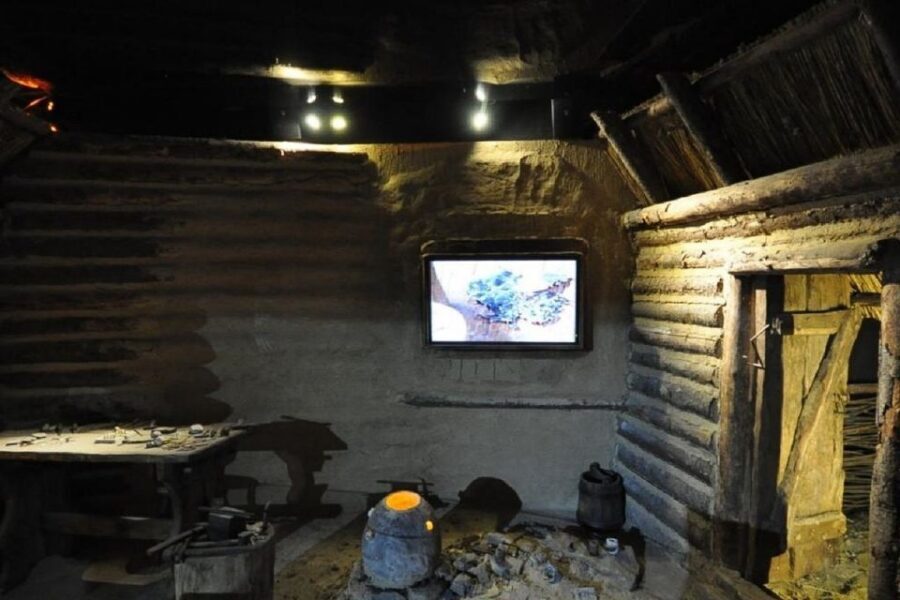 Krakow: Skip the Line Underground Museum Private Guided Tour - Extending to 4 Hours: The Royal Route Above Ground