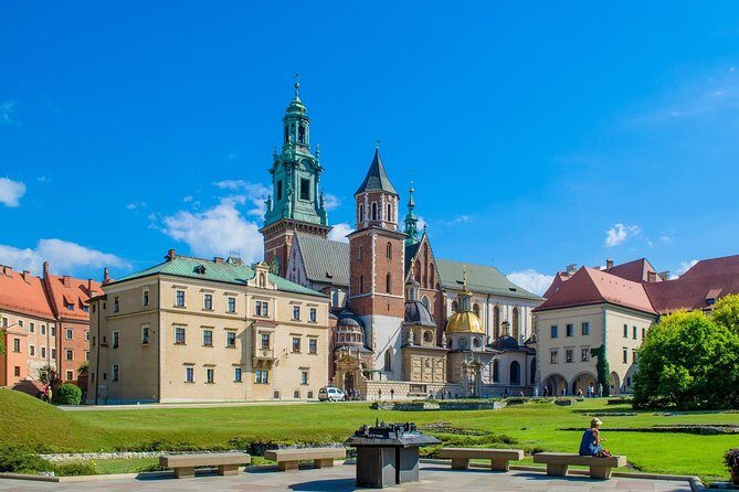 Krakow Skip The Line Wawel Castle and Cathedral Private Tour - Skip-the-line at Wawel Castle, queues at the Cathedral