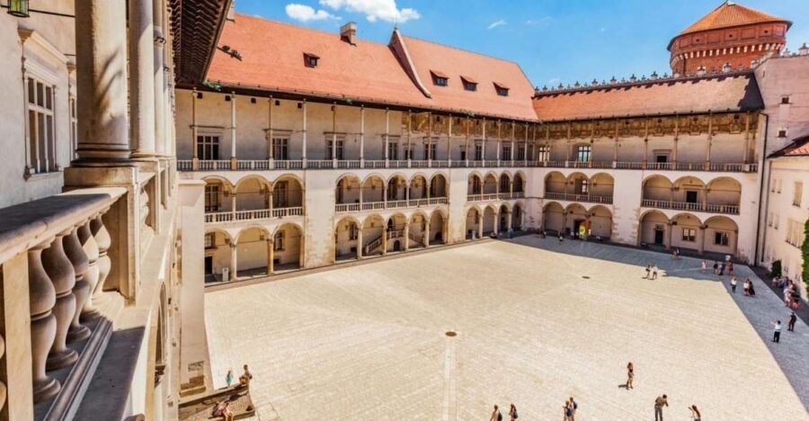 Krakow: Skip-the-Line Wawel Castle and Hill Guided Tour - Starting at Wawel Hill: walls, gates, and a sense of scale