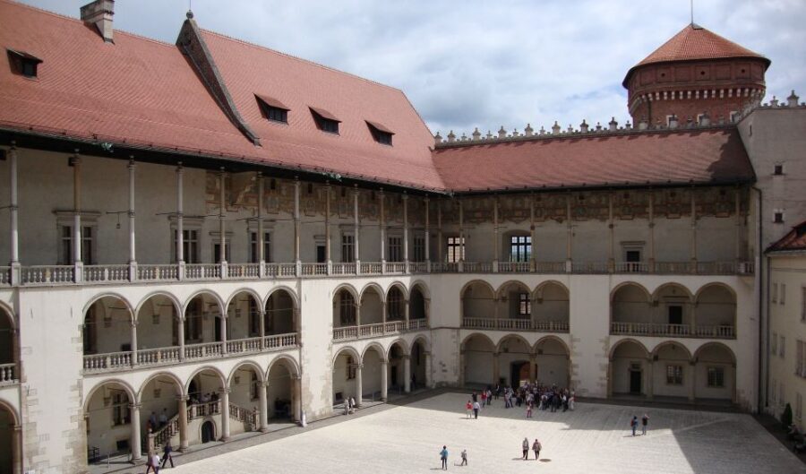 Krakow: Skip-the-Line Wawel Castle and Hill Guided Tour - Planning your Wawel day: practical tips that help