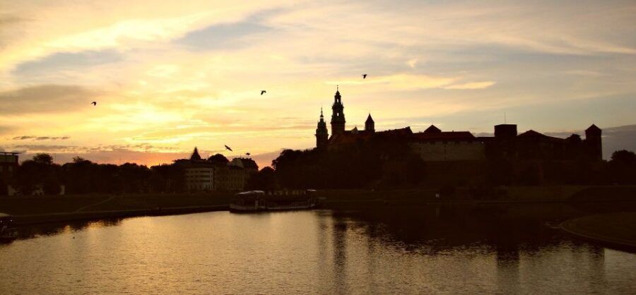 Krakow: Skip the Line Wawel Castle & Cathedral Private Tour - Private guide + skip-the-line: where the time savings really matter