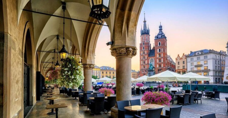 Krakow: St. Mary's Church and Rynek Underground Museum Tour - Key Points You’ll Appreciate