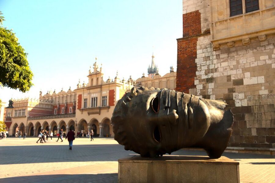 Krakow: The Old Town Walking Tour - Wawel Castle Finale: Polish Royal Power in Real Stone