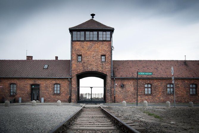 Krakow to Auschwitz-Birkenau: Private Round-Trip Experience - Krakow to Auschwitz-Birkenau: the simple way to manage a tough day