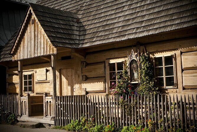 Kraków to Zakopane Private Luxury Tour - Chochołów: wooden houses, carvings, and a 1863 link