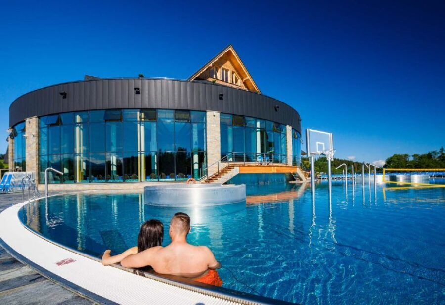 Krakow: Trip to Chocholow Thermal Baths in Tatra Mountains - Crowds in warm water: when to go, and how to keep your day pleasant