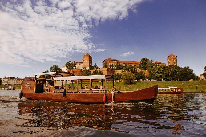 Krakow Vistula River 1 Hour Sightseeing Cruise - Cricoteka and Kazimierz: Jewish and Christian Kraków side by side