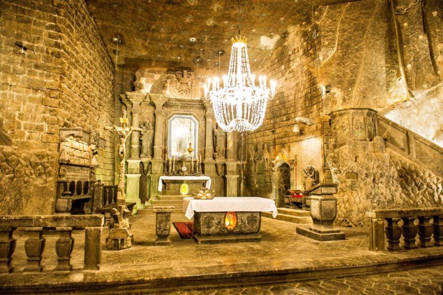 Krakow: Vistula River Cruise and Wieliczka Salt Mine Tour - The Vistula cruise: Wawel walls and Krakow’s dragon from water level
