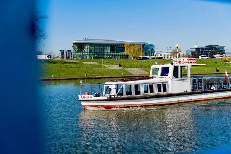 Krakow: Vistula River Sightseeing Cruise with Audio Guide - What the Boat Experience Feels Like (Even When the Weather Isn’t Perfect)