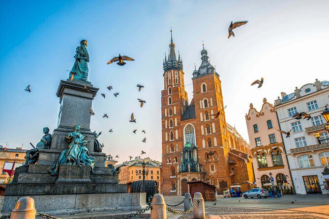 Krakow Walking Tour with Audioguide on Your Smartphone - Start at the Kraków Barbican: a fortress ring-walk