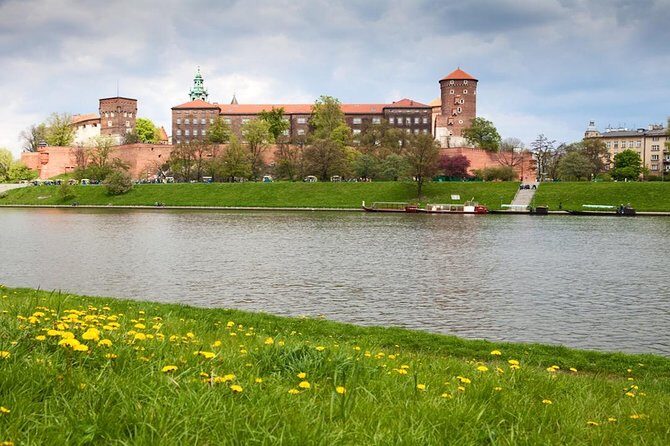 Krakow: Wawel Castle & Cathedral Guided Tour - Key things you’ll notice on this Wawel tour