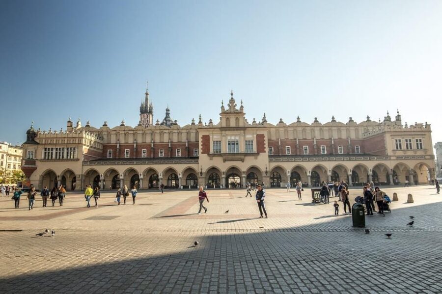 Krakow: Wawel Castle & Cathedral, Old Town & City Basilica - How the group style affects your day (and how to handle it well)