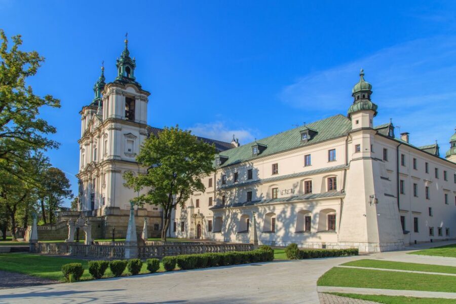 Krakow: Wawel Hill Audioguide Tour - Main Courtyard: where the story sounds different