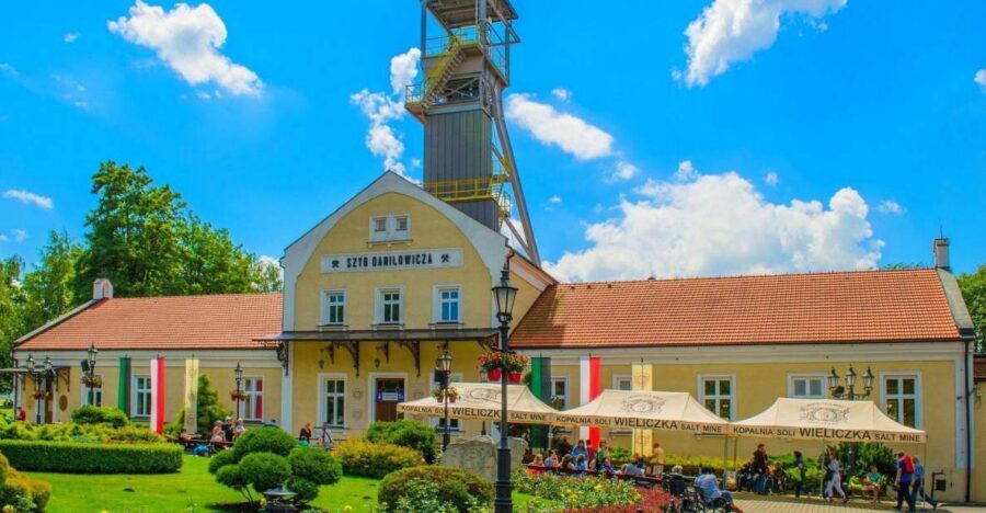 Krakow: Wieliczka Salt Mine Fast-Track Ticket & Guided Tour - Meeting Up in Krakow and the Bus Ride Timing