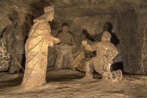 Kraków: Wieliczka Salt Mine Guided Tour with Hotel Pickup - Hotel pickup and the minivan timing you should expect