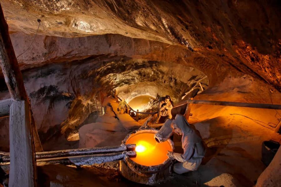 Krakow: Wieliczka Salt Mine Guided Tour with Transport - Comfort Tips for a 14°C Mine and Long Walking Day