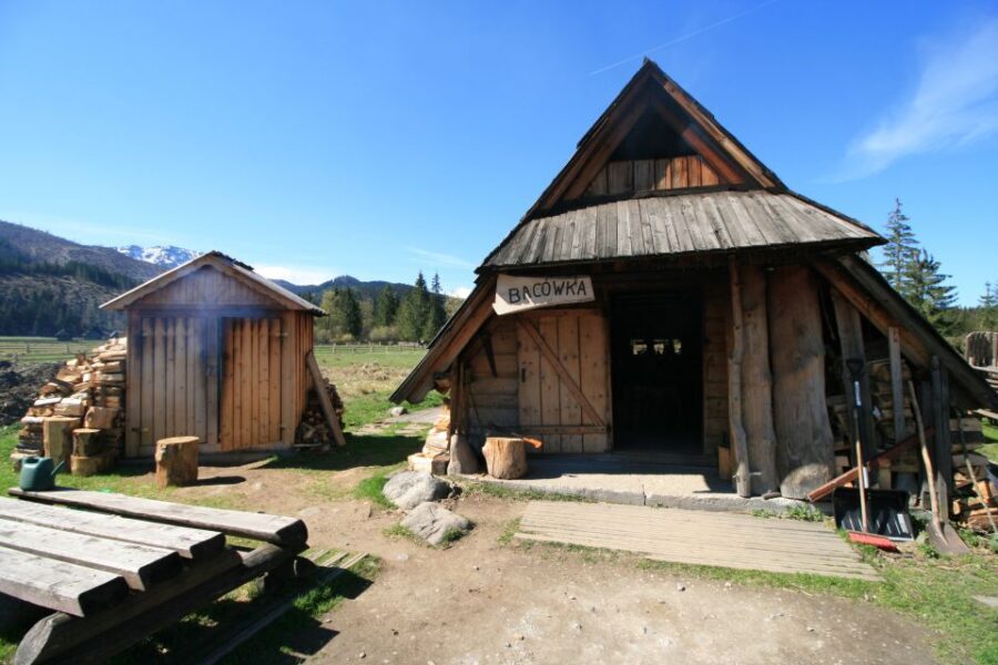 Krakow: Zakopane Day Tour with Optional Thermal Baths - Chochołów village: old homes, quick photos, and real atmosphere