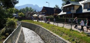 Krakow: Zakopane, Funicular, Cheese, and Highland Day Trip - The Real Reason Chochołów Works: Wooden Highlander Village, Not Just a Photo Stop