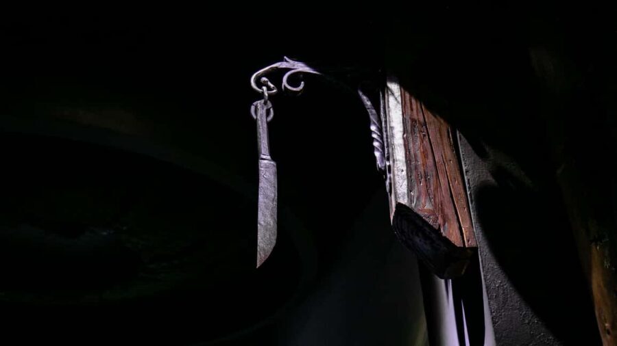 Legends of Cracow ROBOTIC SHOW - Finding the show near Krakowska Galery (and why location matters)