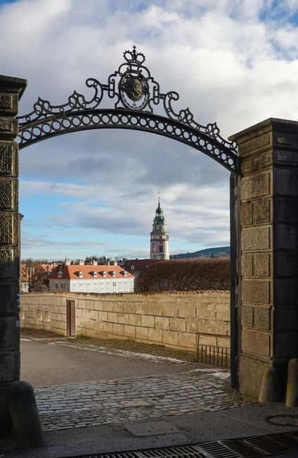 Mysterious Wawel Cathedral and Wawel Courtyard Guided Tour - Booking Smart: How to Make This Tour Work With Your Day