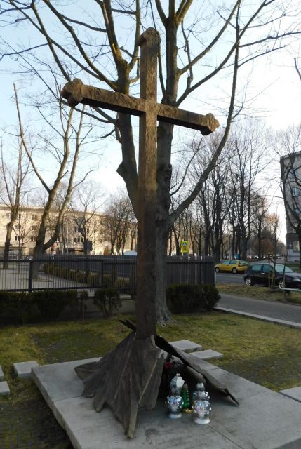 Nowa Huta – a guided tour of a utopian socialist city - IS-2 Tank and Stalin-era neo-classicism you can actually walk through