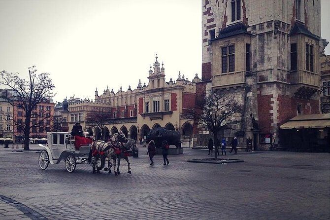 Old Town Krakow & Wawel Castle Walking Tour - Bishop’s Palace and the Papal Window: A Short Stop With Real Meaning