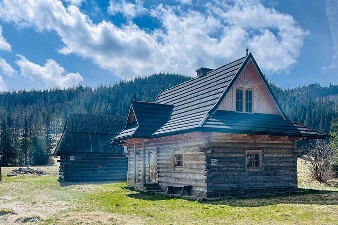 Private Zakopane and Thermal Pools Tour from Krakow - Oscypek tasting in Zakopane: what to expect from the region’s smoked sheep cheese