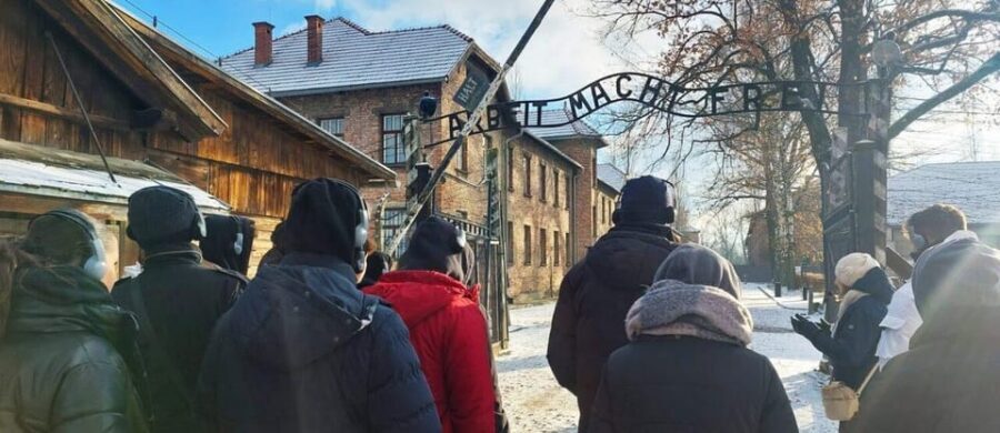 RoundTrip from Krakow to Auschwitz + Entrance Tickets - Why this Krakow-to-Auschwitz day trip feels well run