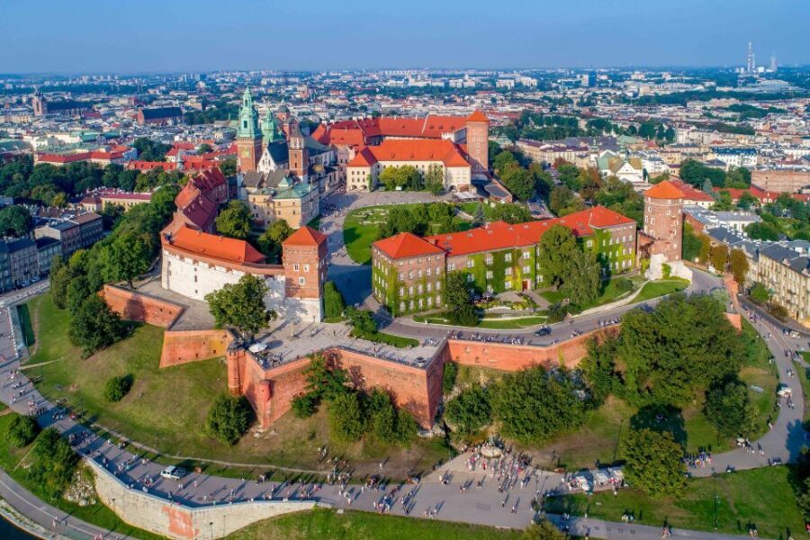 Skip-the-Line Wawel Castle Chambers Private Tour - The “what am I looking at” tour: piano nobile rooms, paintings, and tapestries