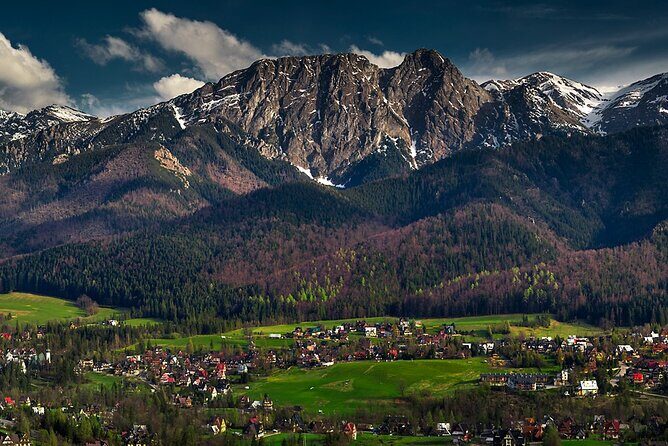 Tatra Mountains and Morskie Oko Hike From Krakow - Morskie Oko walk: 9 kilometers, altitude, and the asphalt reality