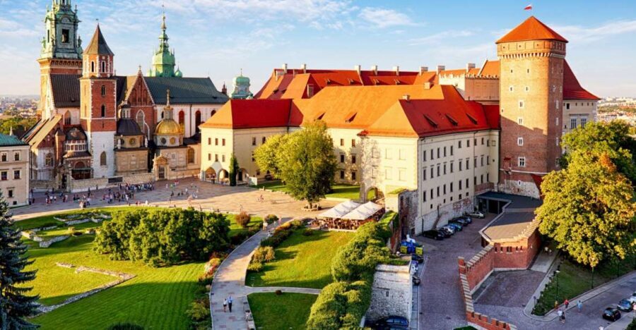 Wawel Castle & Cathedral Skip the Line Small Group Tour - Royal Private Apartments on the 3-hour option: wealth you can actually see