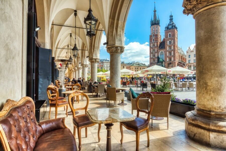 Wawel Castle & Cathedral Skip the Line Small Group Tour - What the guide setup changes (and why small groups feel better here)