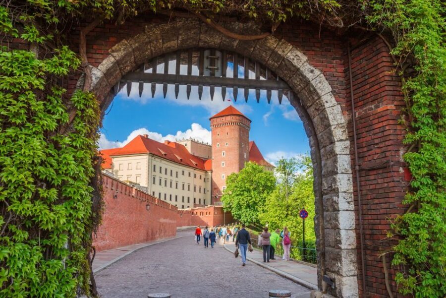 Wawel Castle & Cathedral Skip the Line Small Group Tour - The meeting point: John Paul II Monument (and why it matters)