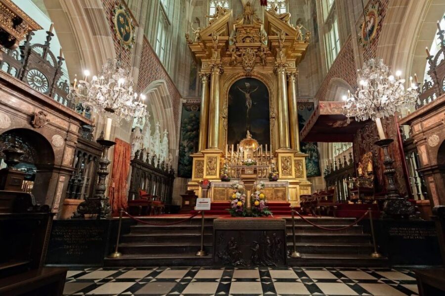 Wawel Castle, Old Town with St. Mary's Church Guided Tour - Guide quality and languages: what matters when you’re paying for access