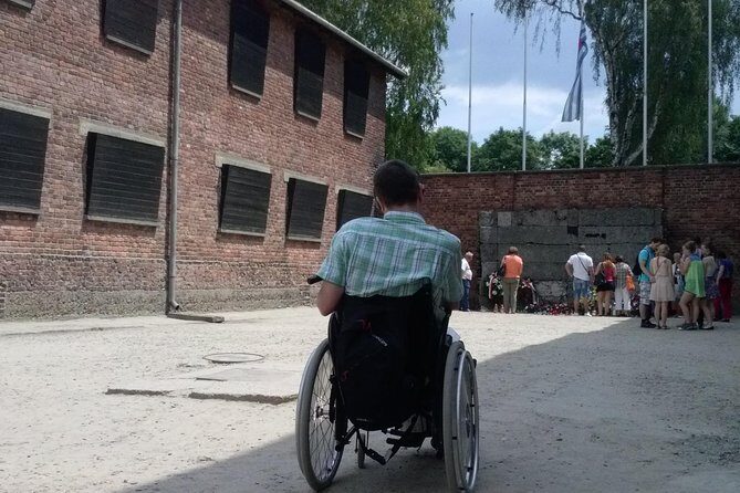 Wheelchair accessible PRIVATE transfer to Auschwitz - Birkenau - Timing your entrance: why the 2-hour pickup matters