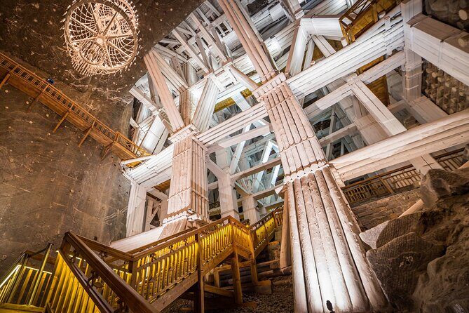Wieliczka Salt Mine Guided Tour with Fast-Track Entry Ticket - The 2-hour route: what the tour feels like underground