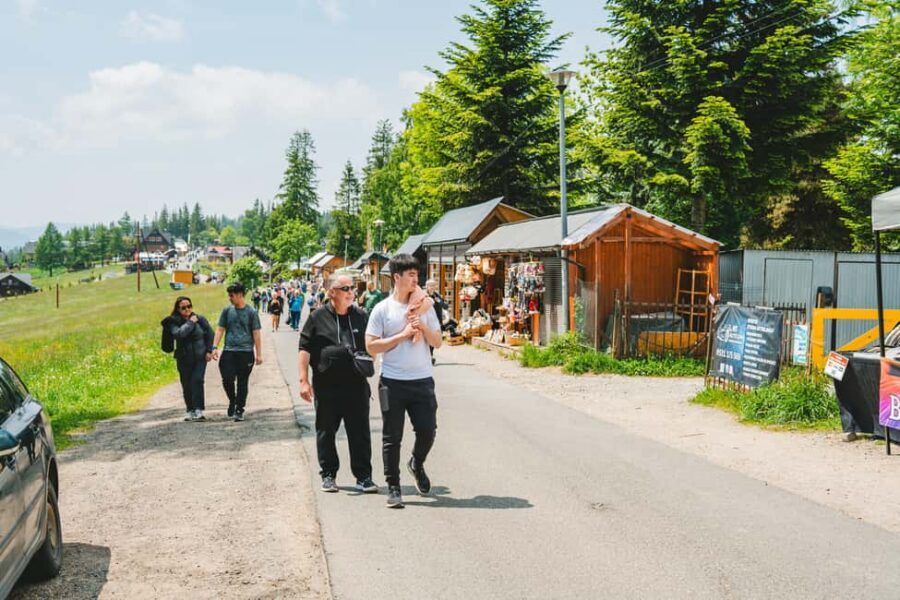 Zakopane & Tatra Mountains from Krakow – Guided Tour - Chochołów: Oscypek, spirits, and regional food with a guided story
